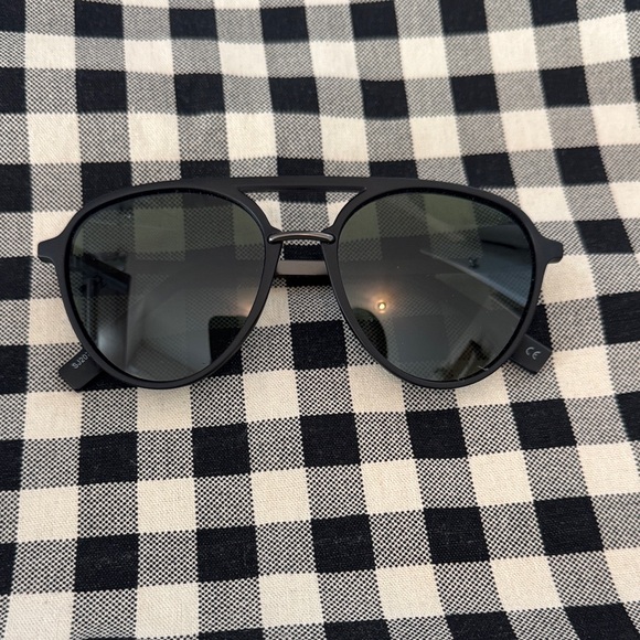 Black Aviator Sunglasses - Picture 1 of 3